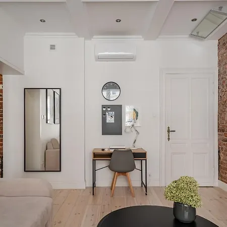 Rynek Stare Miasto 5 - Klima Netflix Apartment